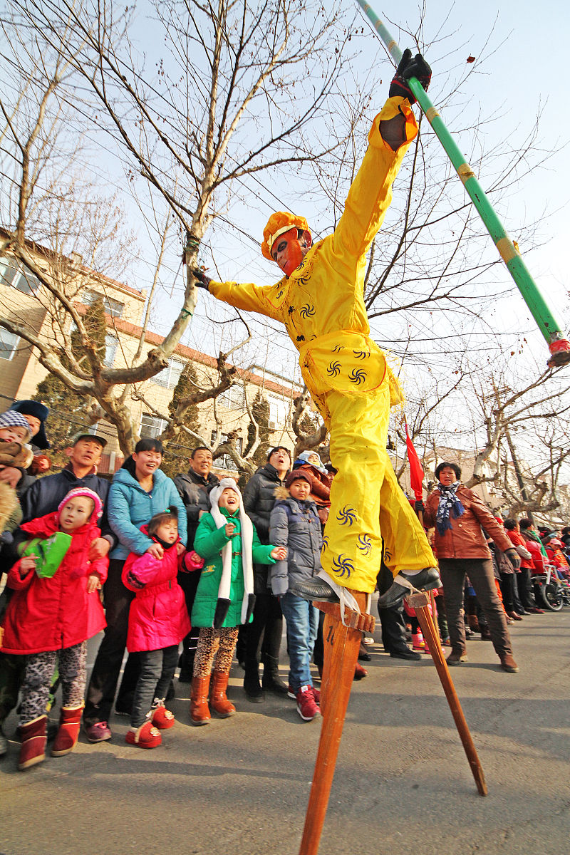 山西元宵节踩高跷图片