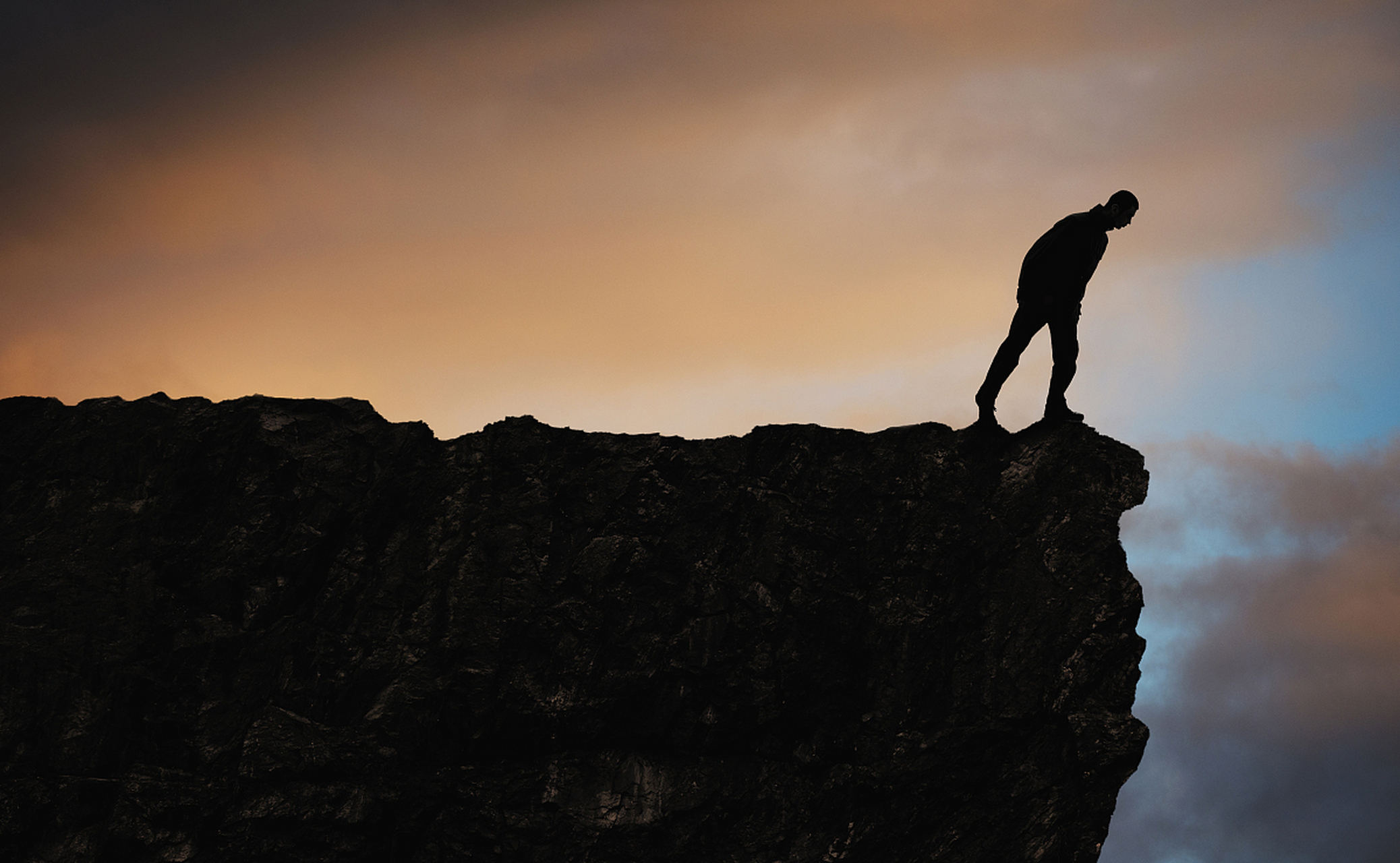 人生没有什么是过不去的坎,一步又一步的走过去了,或者是爬过去了,都