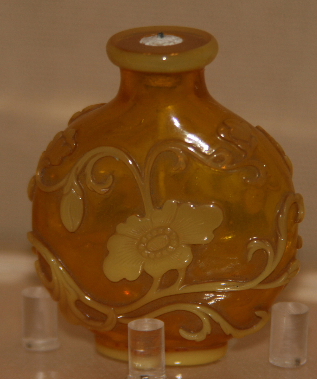 玻璃器在中国古代被视为宝物,是财富和地位的象征,来自西方异域的玻璃