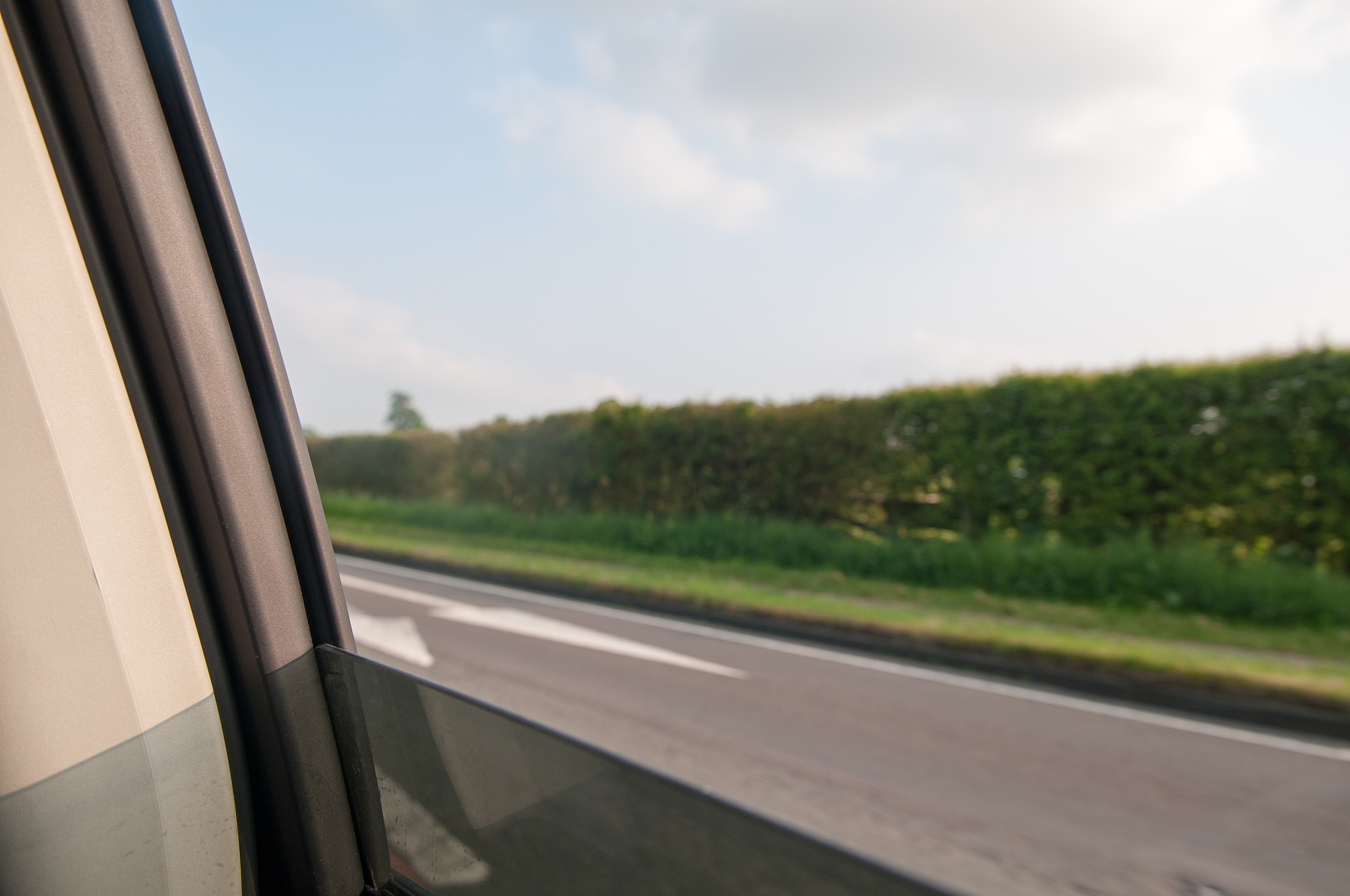 今天坐车前往安丘,一路向东,窗外的风景如画卷般展开