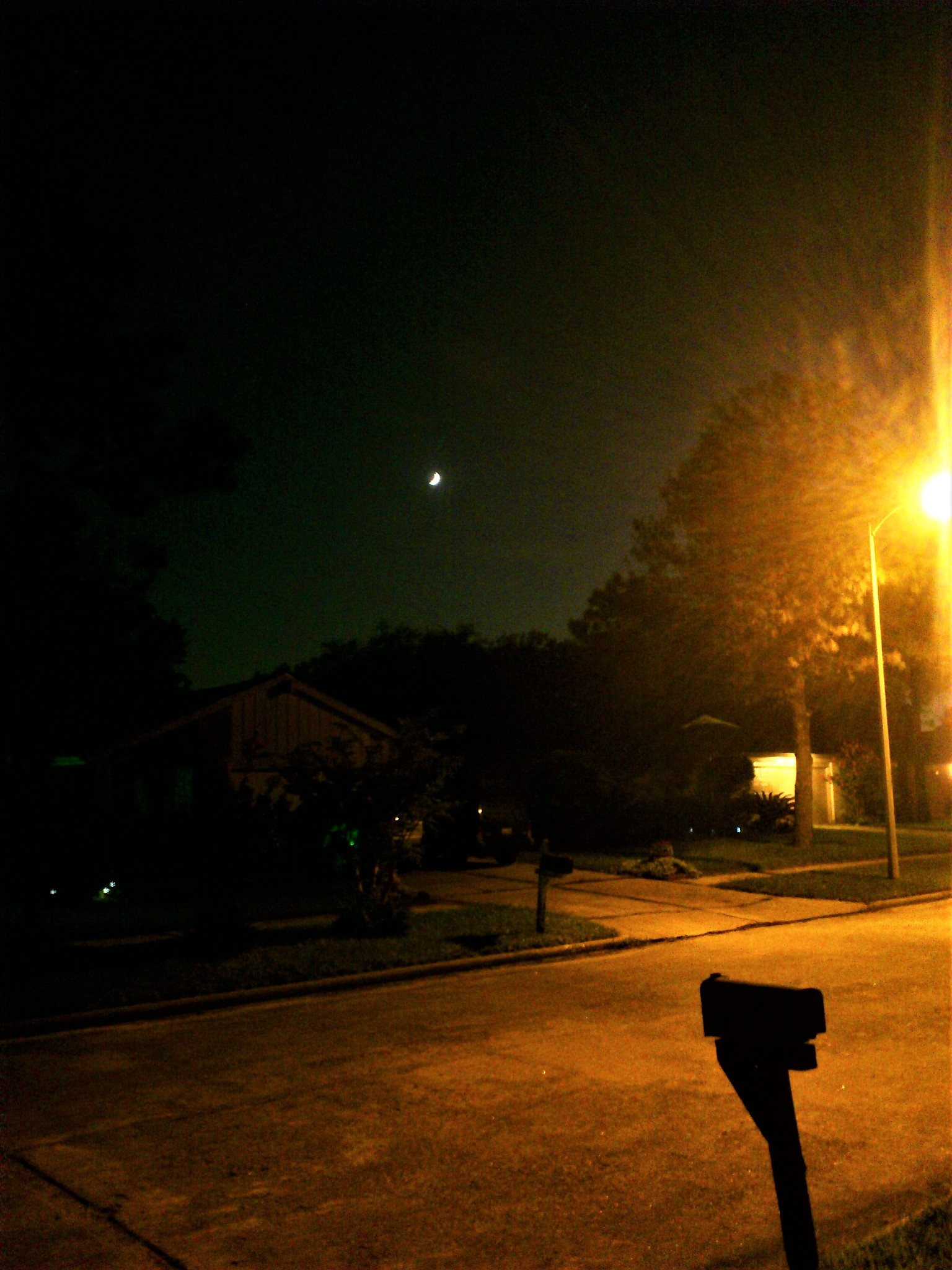 夏天的夜晚是又热又闷
