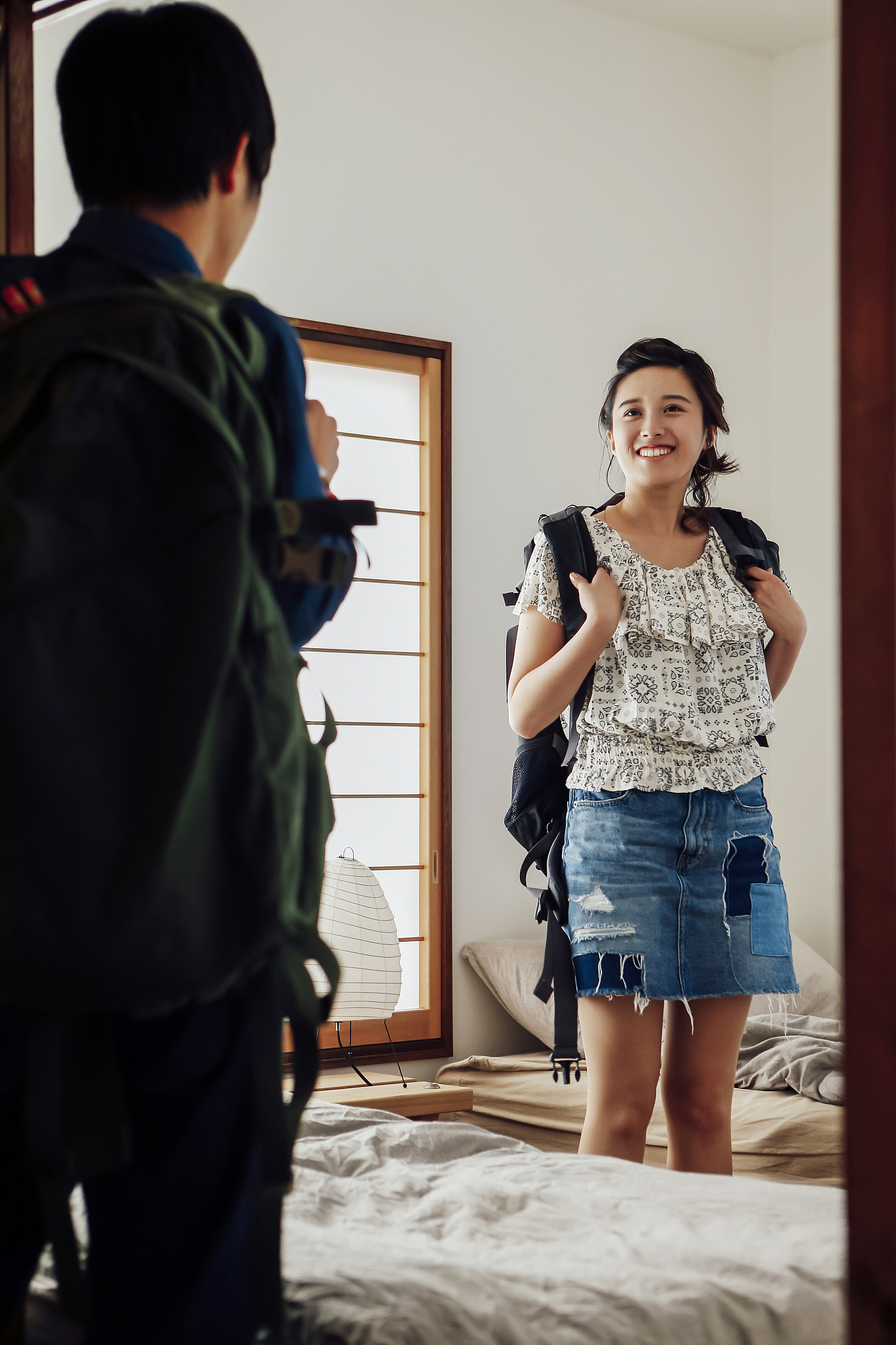 我跟妻子相识第一次去她家就买了一些她父母喜欢吃的水果,糕点,本来还