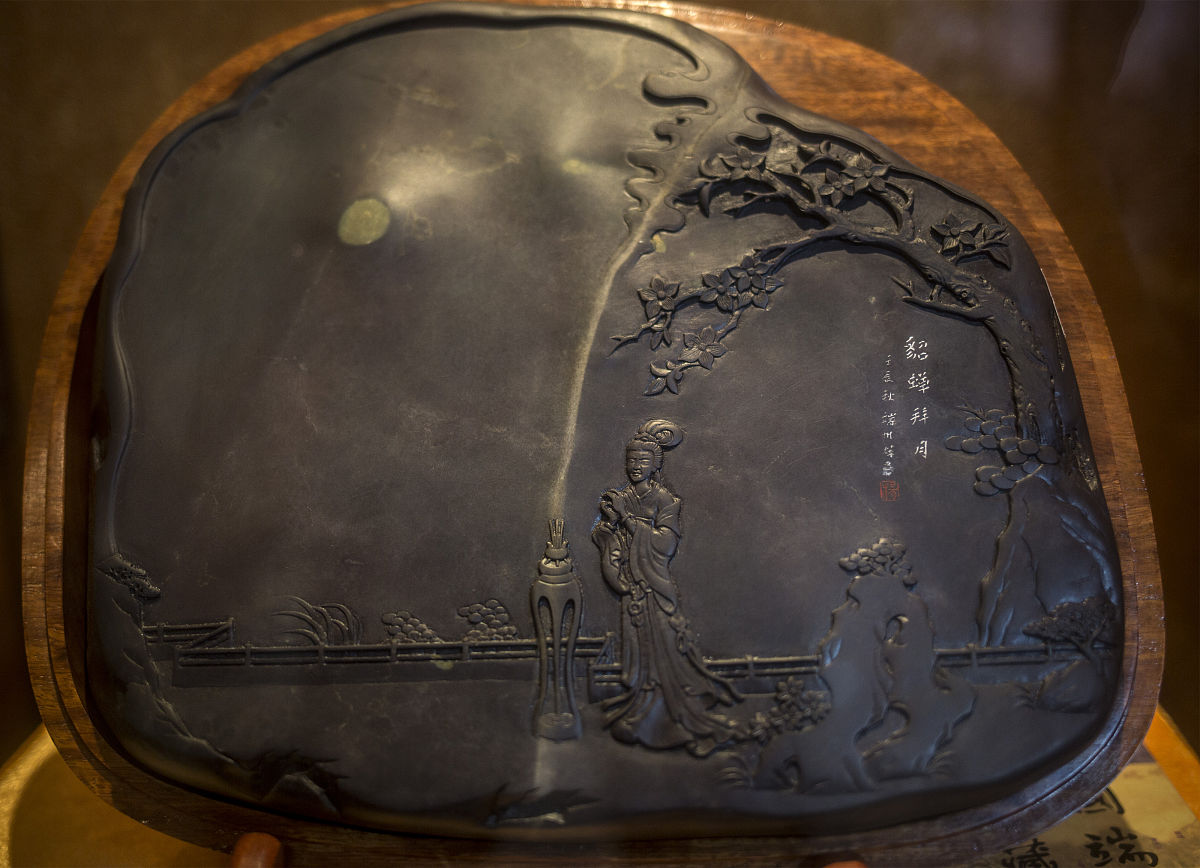 中国四大名砚是指甘肃洮州的洮河砚,广东肇庆市的端