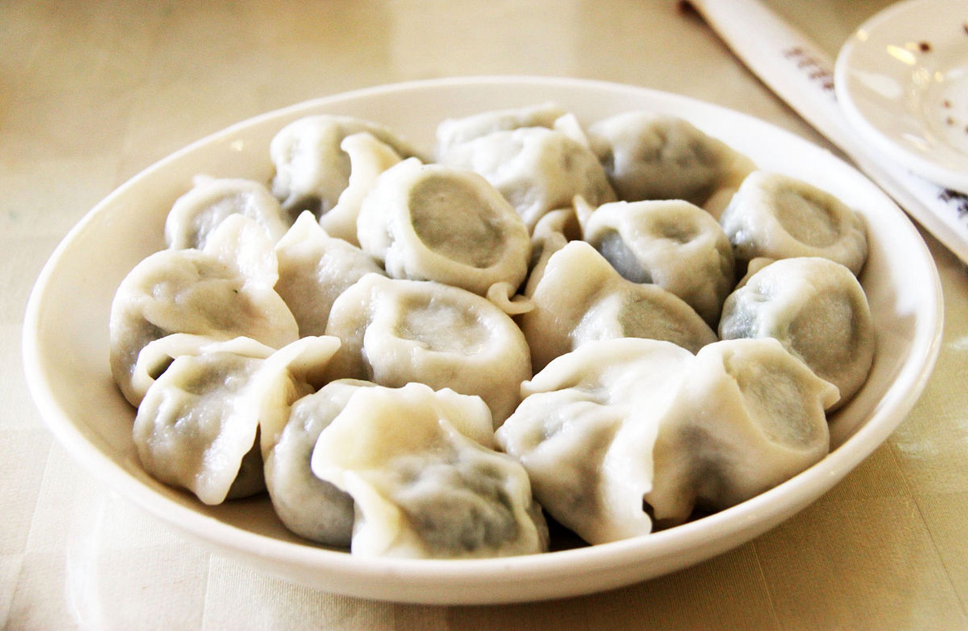 一边品尝,一边回想小时候和爷爷奶奶一起包饺子的情景,那种温馨的感觉