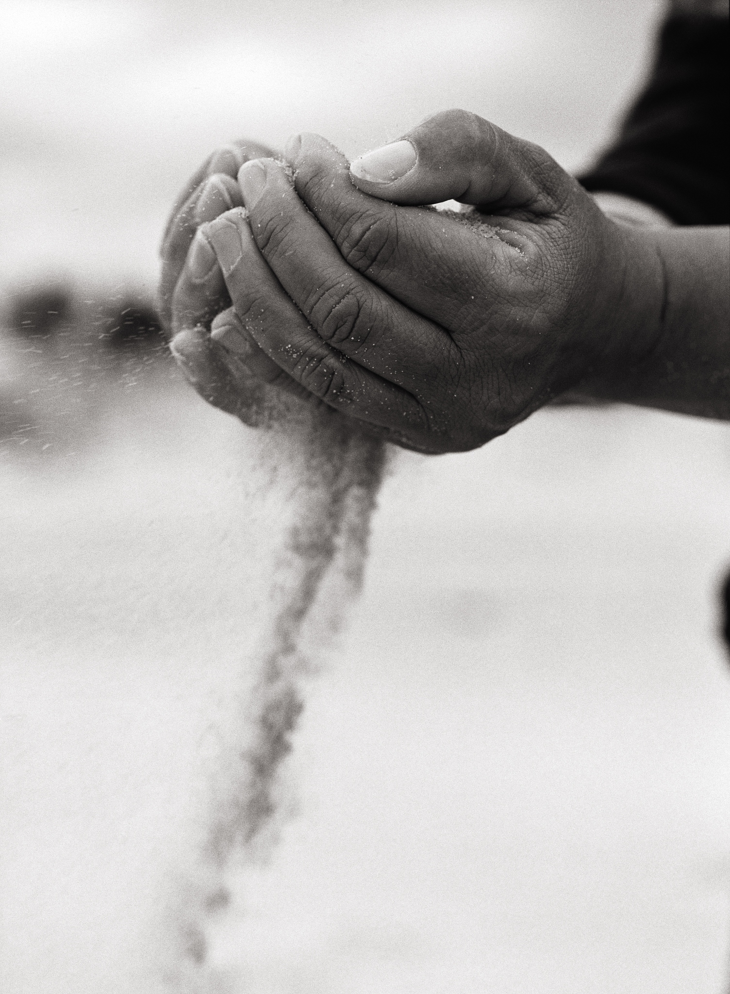 结束一段感情,不必是断联的冷漠,可以是淡然处之的从容