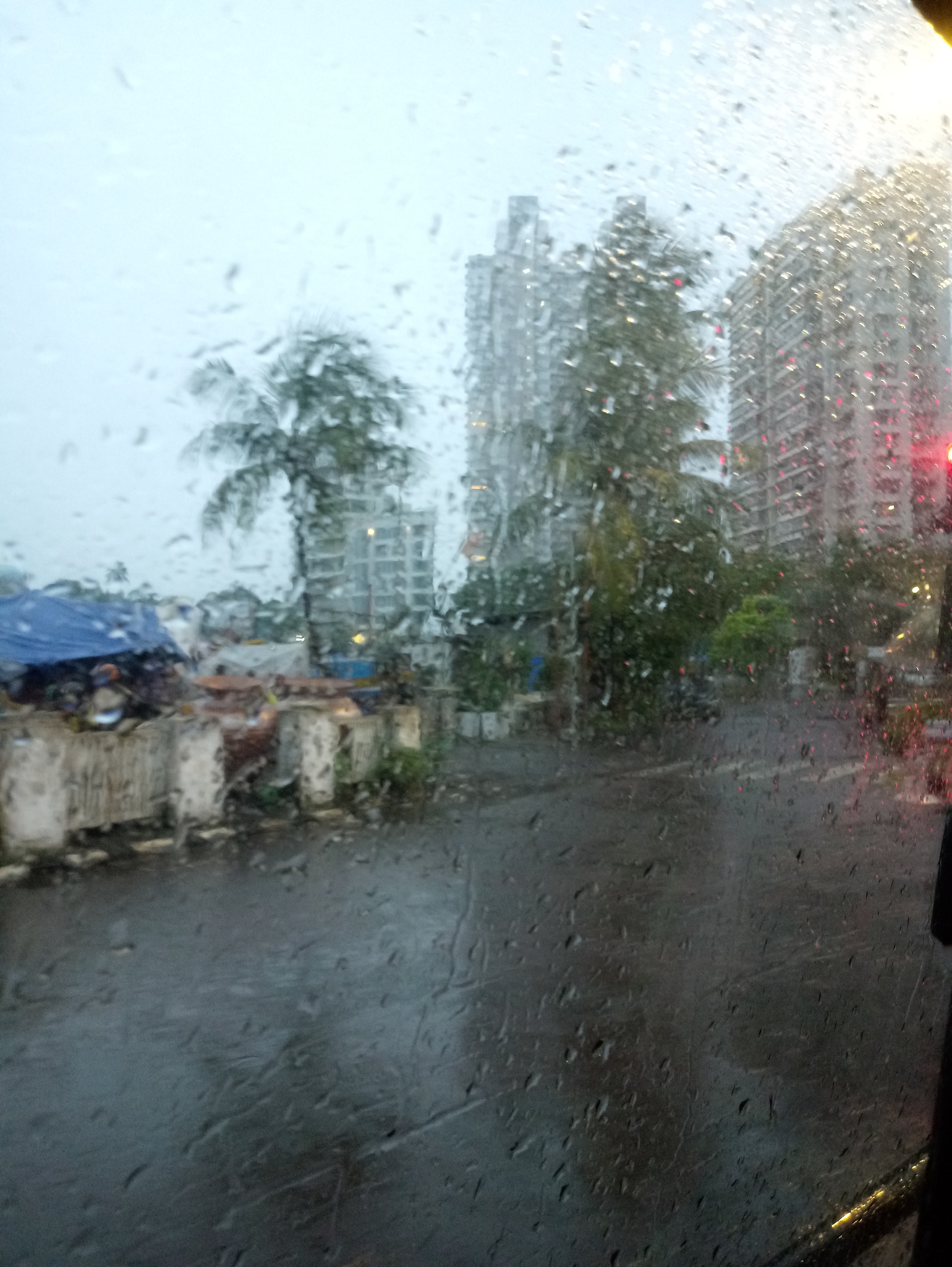 好不容易雨停了