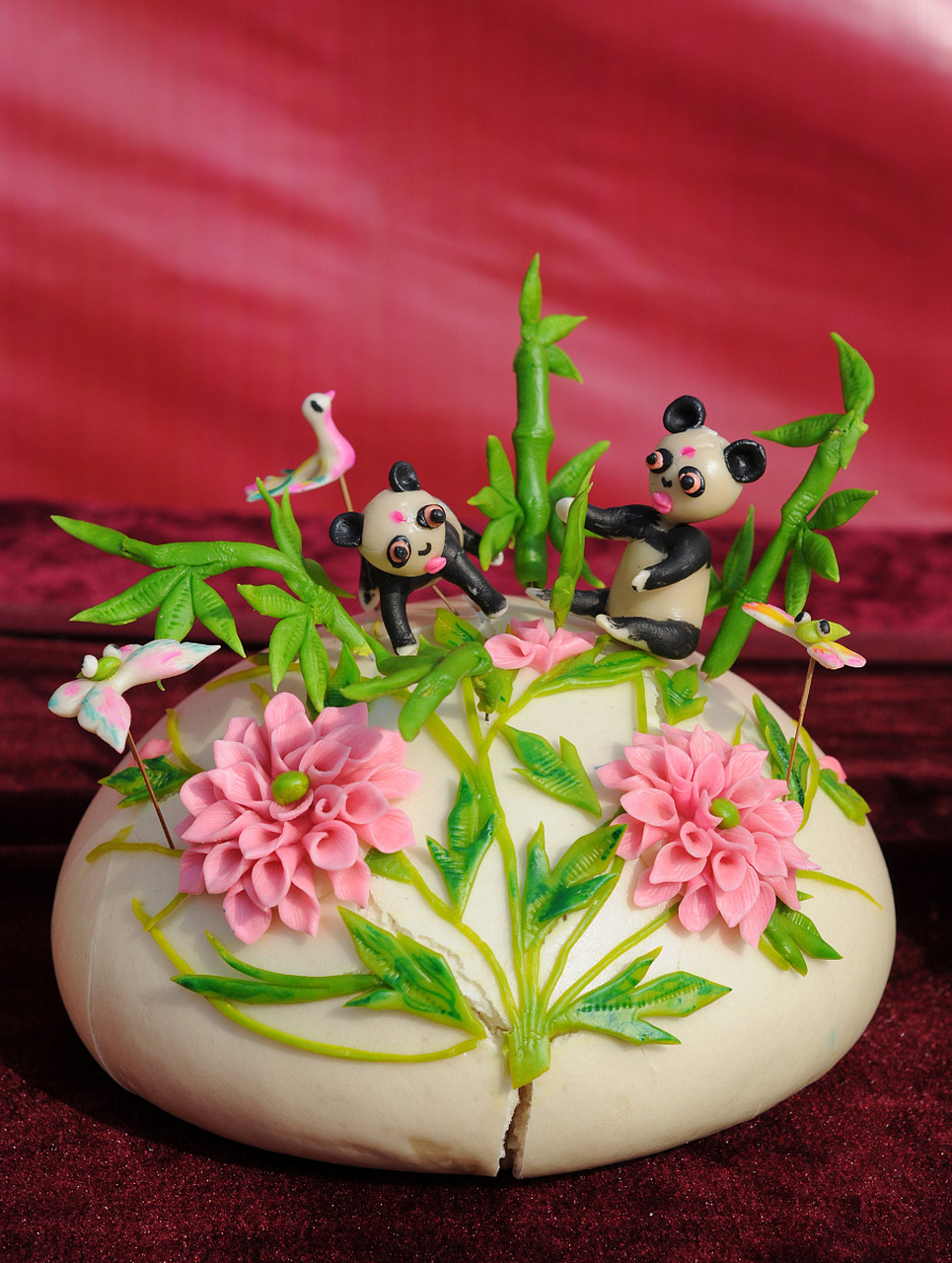 面塑艺术:中国饮食文化中的璀璨瑰宝  面塑艺术,又称为面花艺术,是