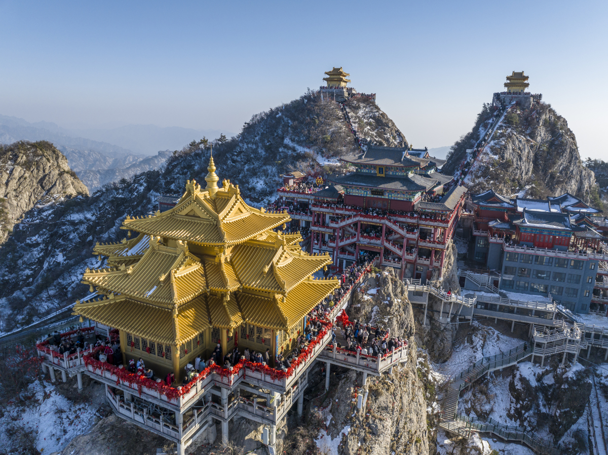 峨眉山,位于中国四川省乐山市境内,是中国佛教四大名山之一,与山西