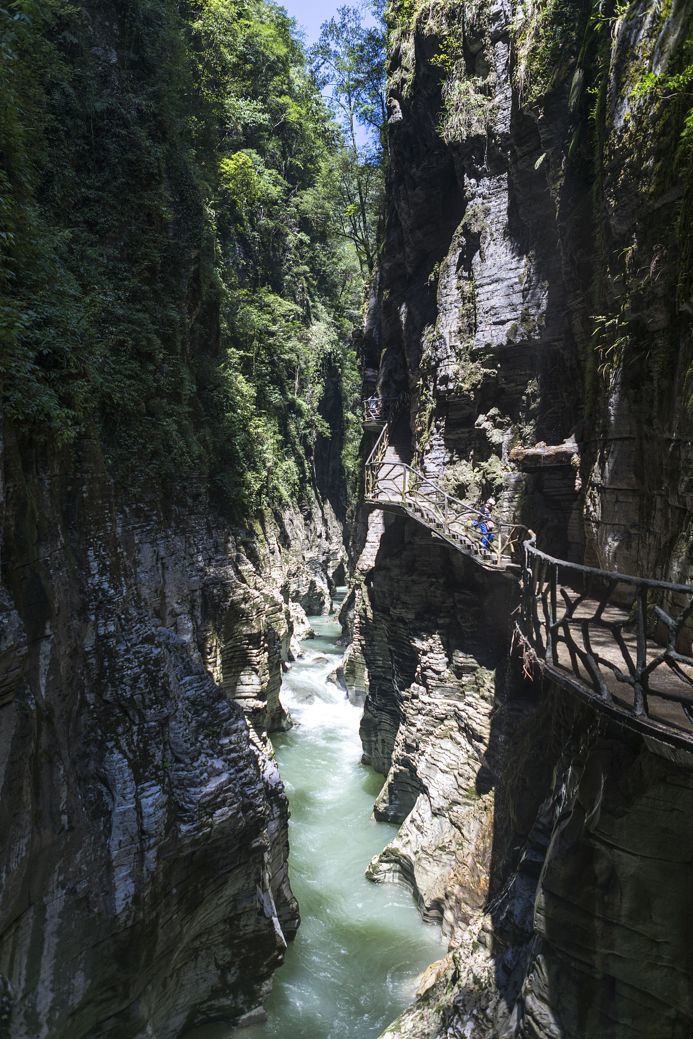 石泉中坝大峡谷是一个令人难以忘怀的旅游景点.