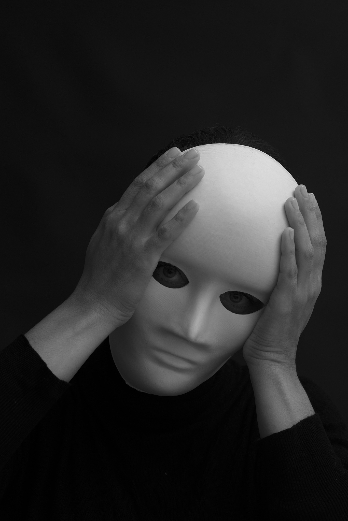 笑的图片伤感面具笑图片面具悲伤戴面具微笑的图片白天戴着面具生活