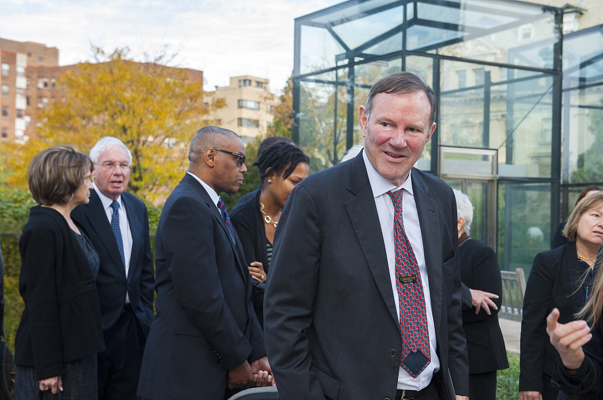 据美媒报道,近日,美国加利福尼亚州州长加文·纽森在购物结账时,目睹