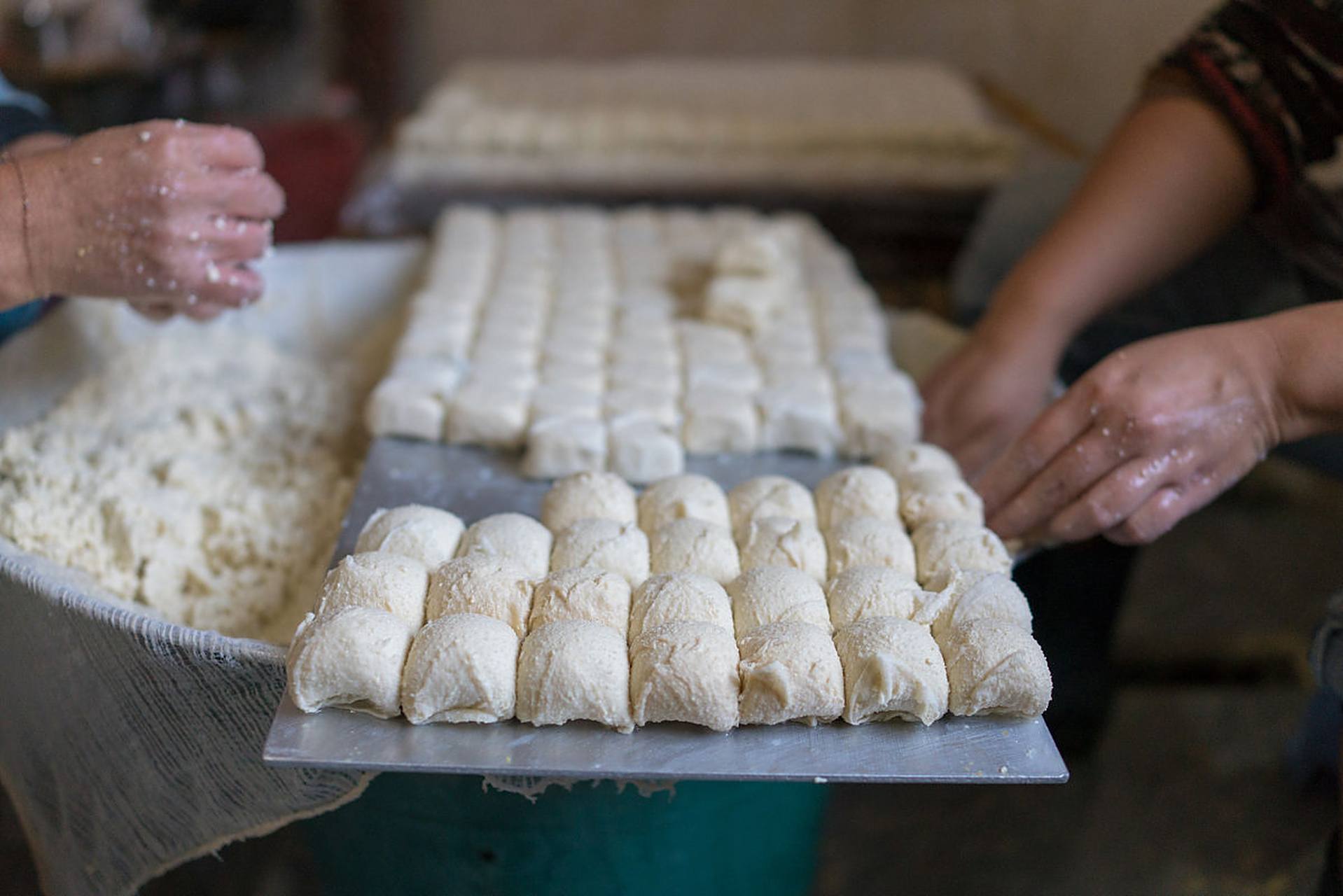 蒲城椽头馍是闻名遐迩具有特色大众面食,我尝到了椽头馍,那种独特的