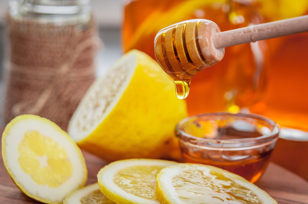 早上空腹一碗蜂蜜水(早上空腹喝一碗蜂蜜水有什么好处)