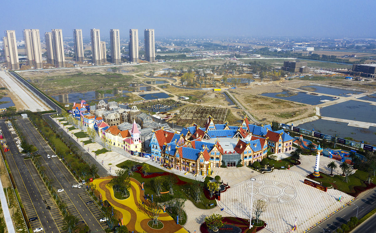 合肥融创文化旅游城是一座集文化,旅游,商业于一体的综合性旅游景区