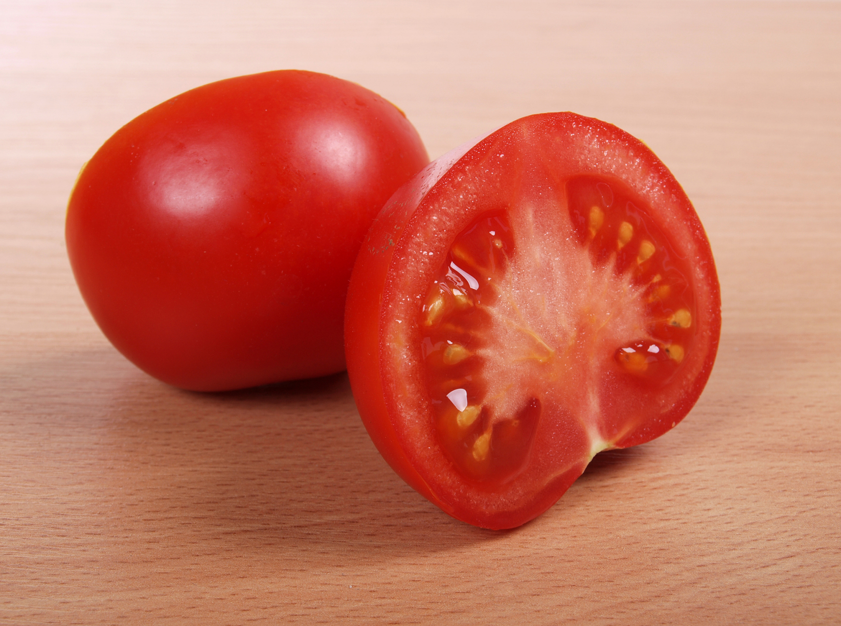 红色蔬菜中番茄红素含量非常高.