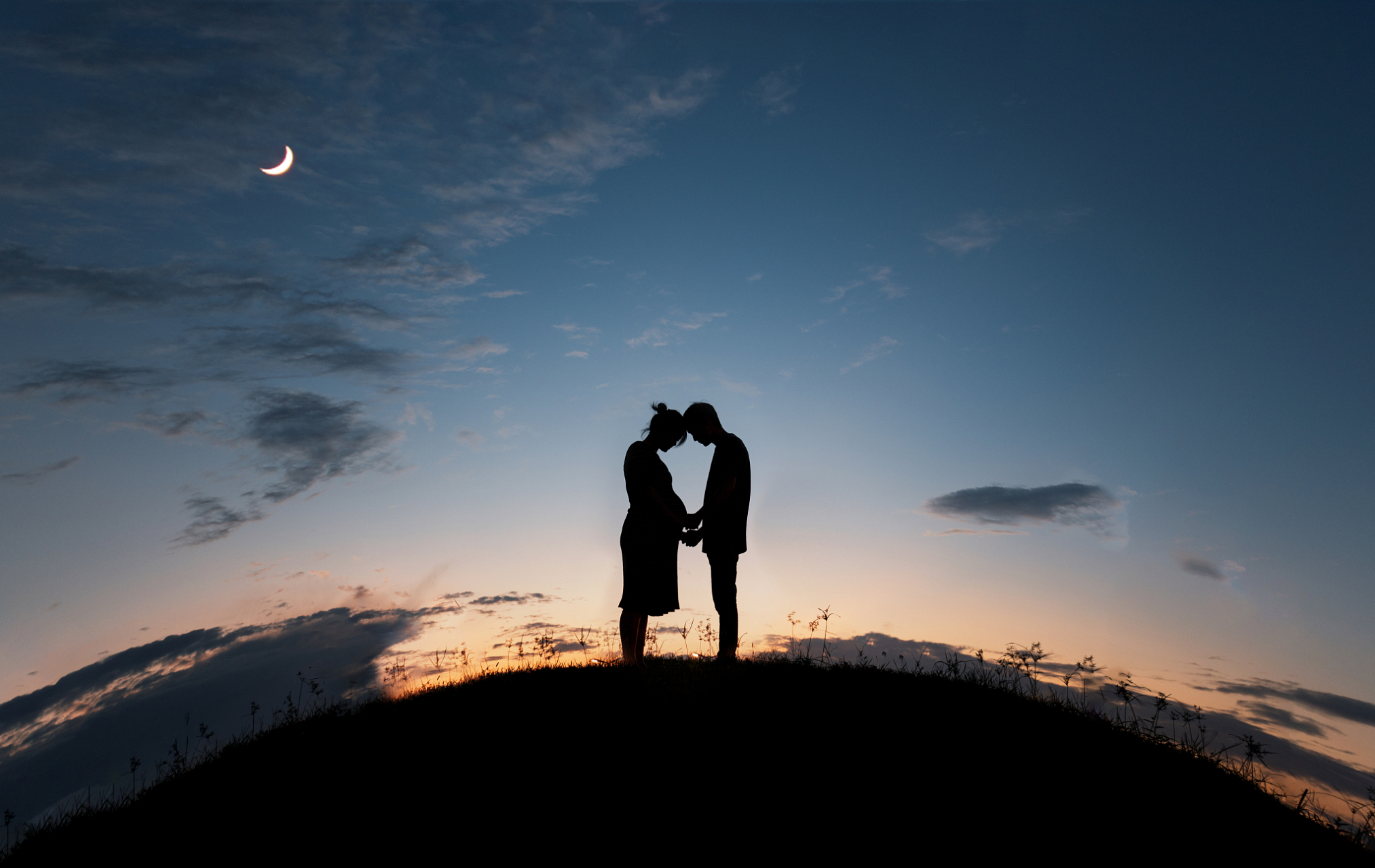 你终会明白前途比爱情重要;你还会明白爱情比前途更难得.