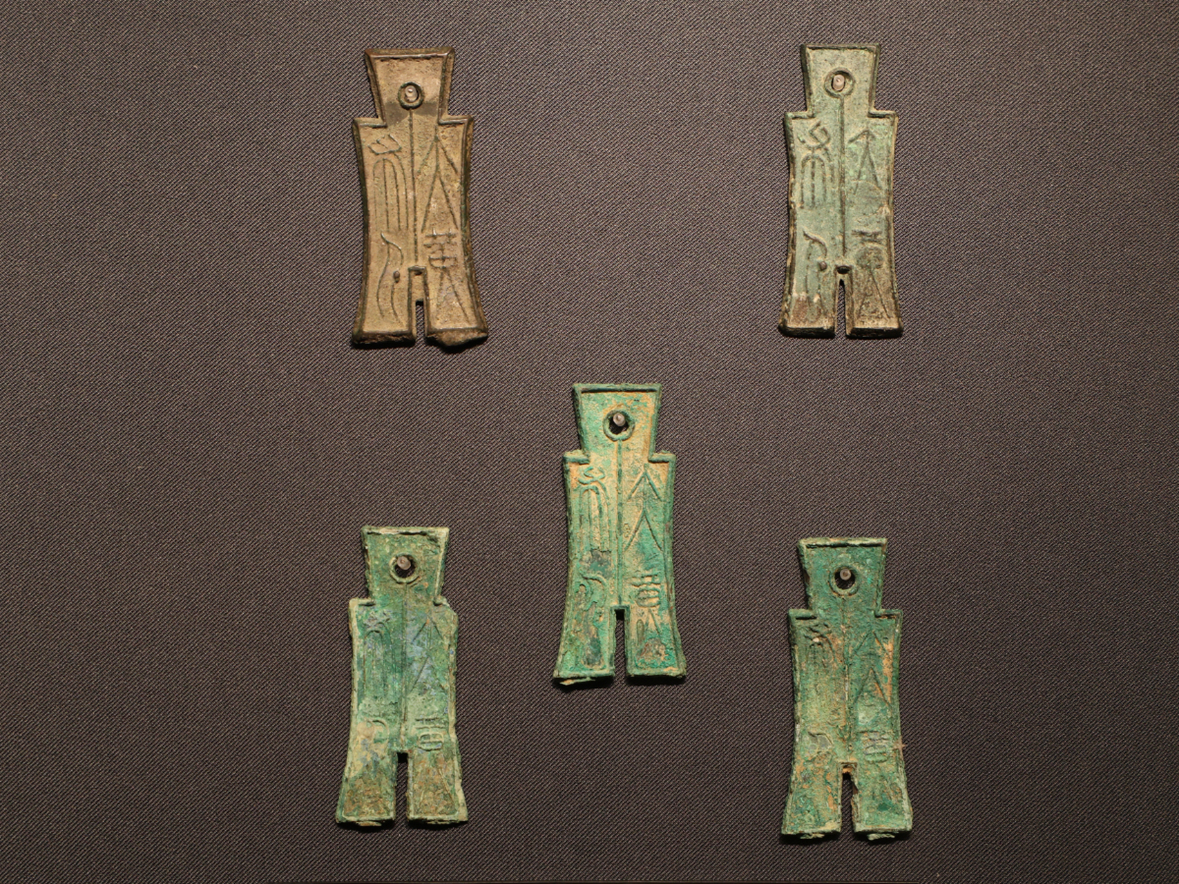 中国古代的钱币种类丰富,铸币工艺不断革新.