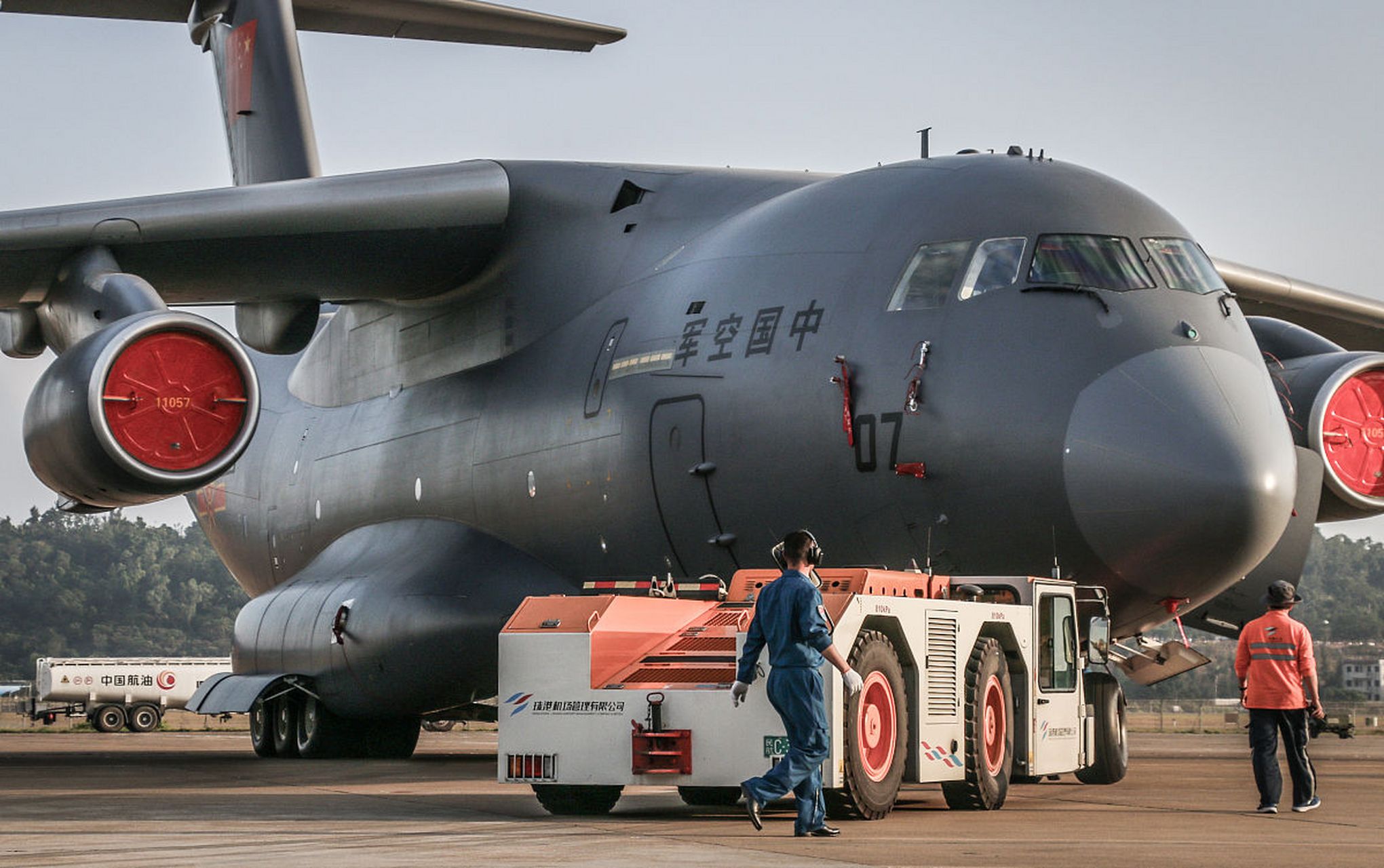 超级震撼的国产运20大型军用运输机,大鹏展翅,翱翔蓝天,为祖国的强大