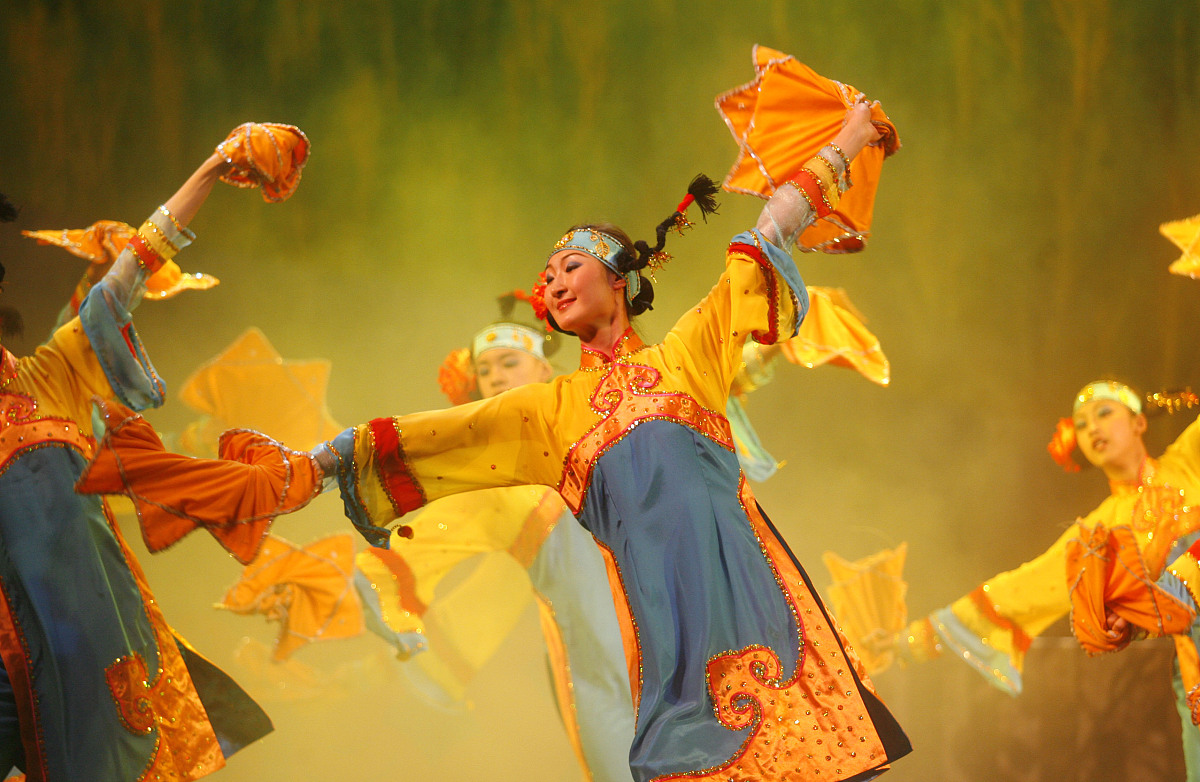 沈阳满族舞蹈,风情万种,让你欲罢.@壹园未来的动态