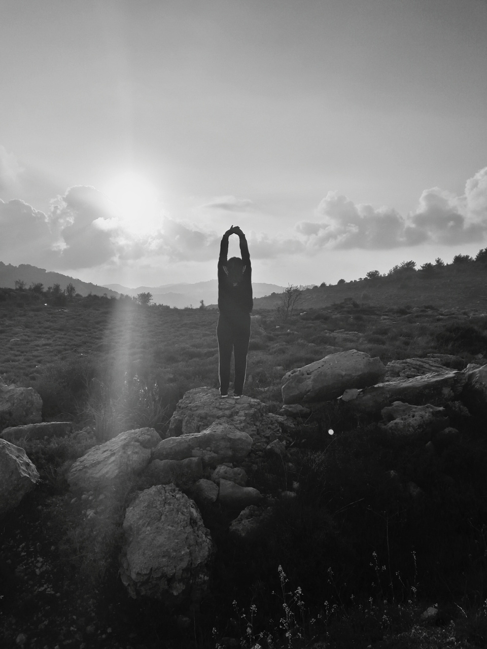 有人认为没有人理解自己就是孤独,一个人默默的流泪,无人倾诉.