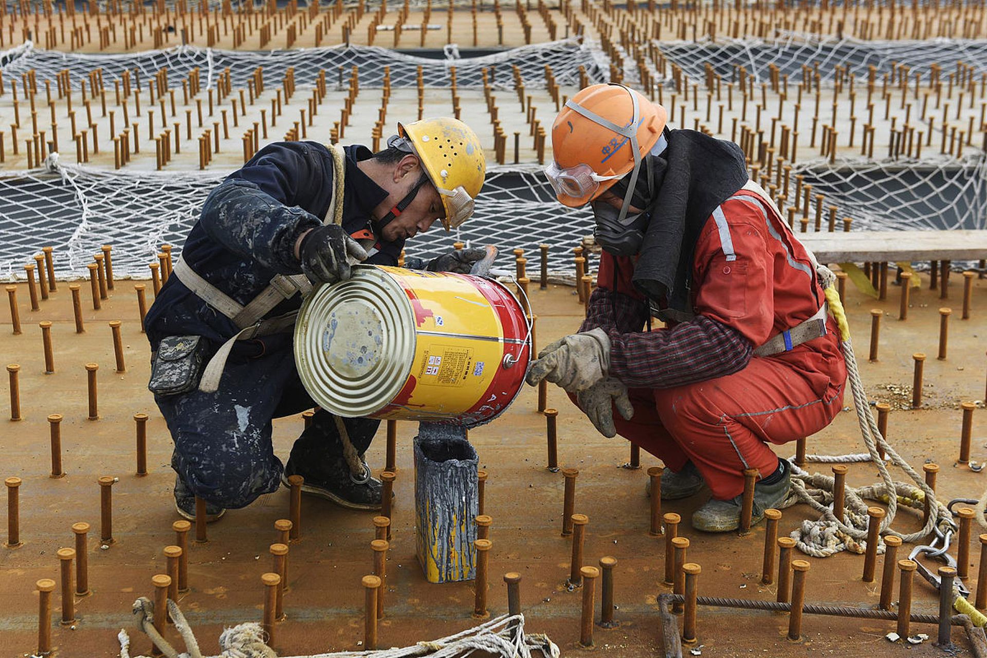 我家请过天门的一个油漆工,和我叔叔成了朋友,每当没有油漆工作时就住