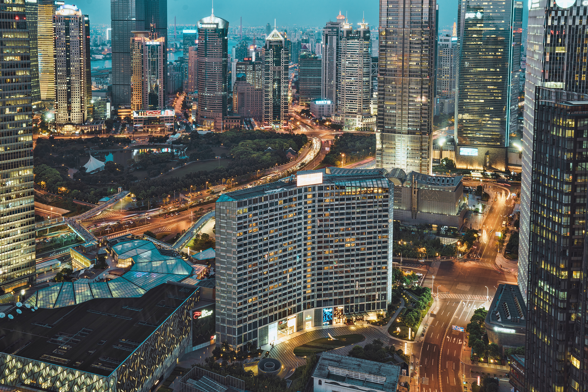 上海顶级豪宅外滩一号院遭到众多亿万富翁哄抢,这主要是因为其