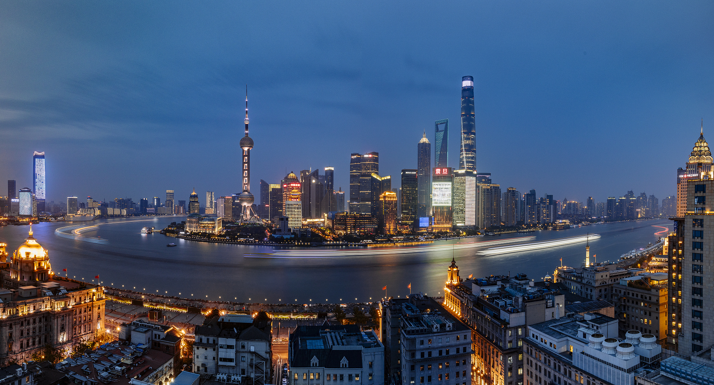 东方明珠上海外滩  如果你想要体验现代与传统相结合的都市情调,那么