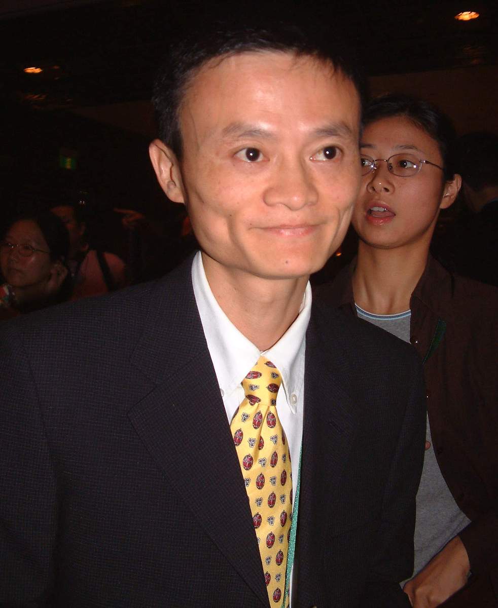 1982年,马云第一次高考数学只考了1分,后经过多次复 马云:简历