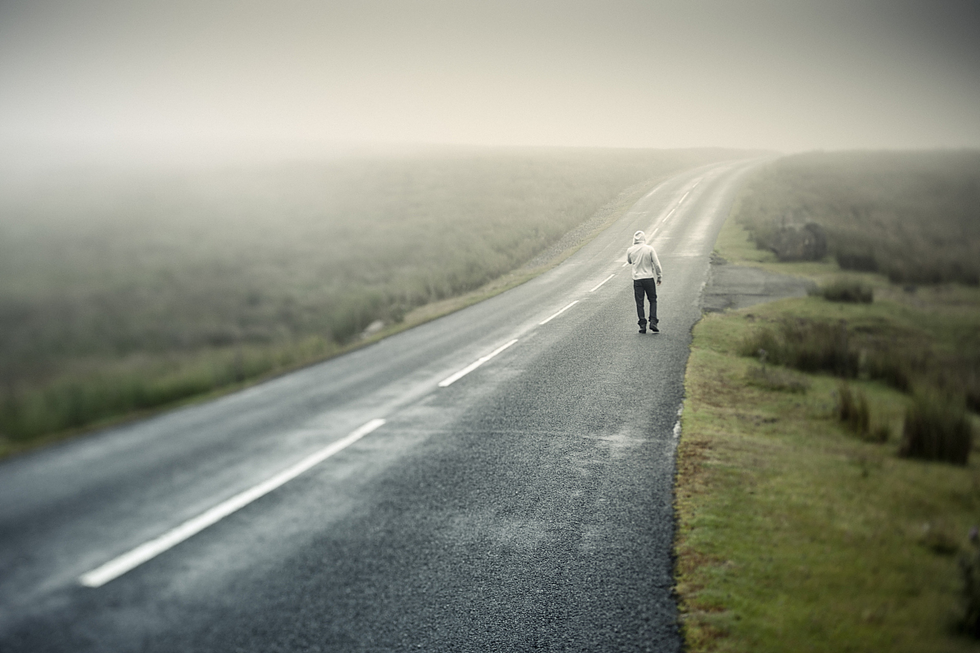 如同人生之路,明知道是一条艰难之路,但仍然会辛苦的走下去,因为它