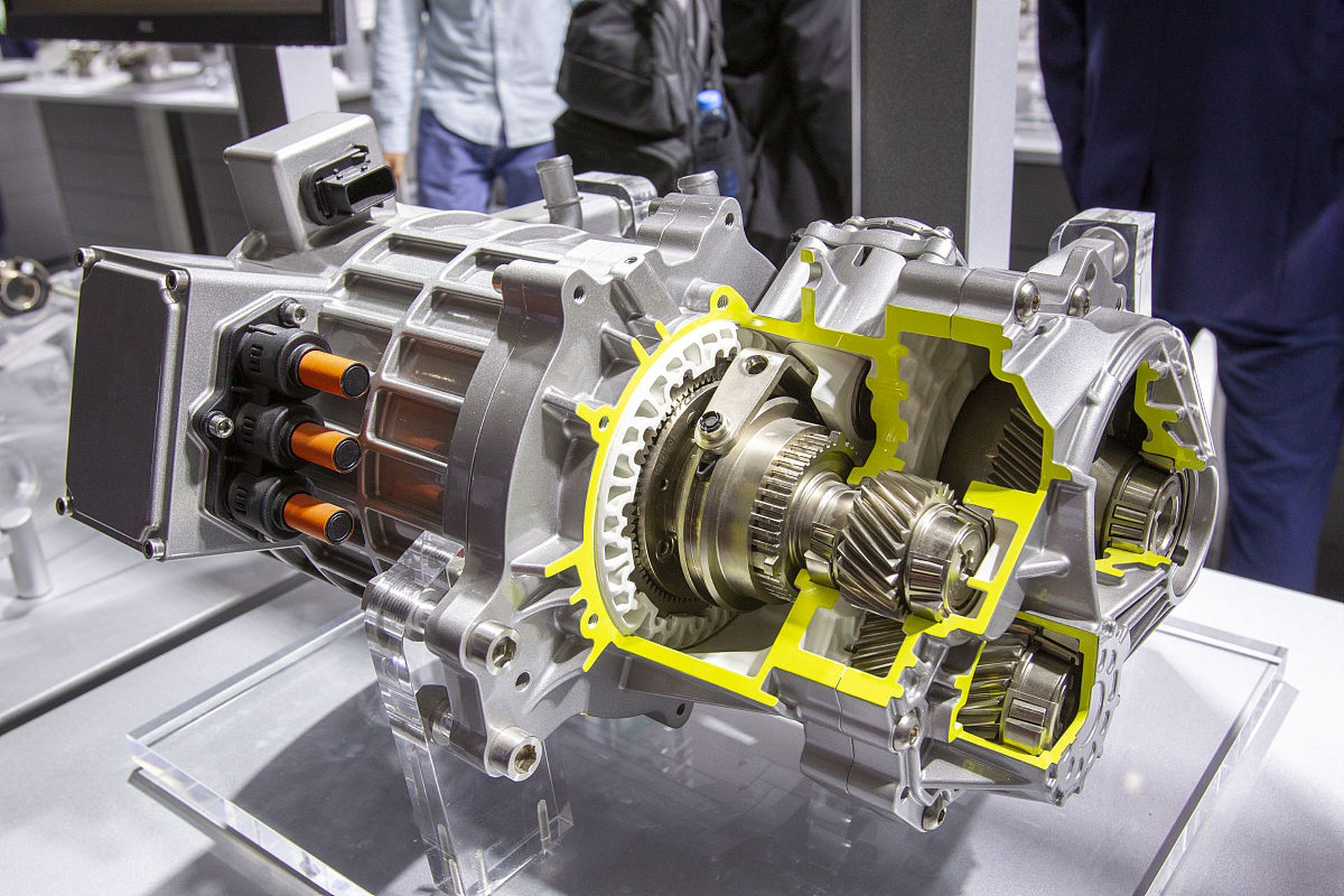 行星齿轮箱:技术革新与应用前景展望  行星齿轮箱是一种高精度的传动