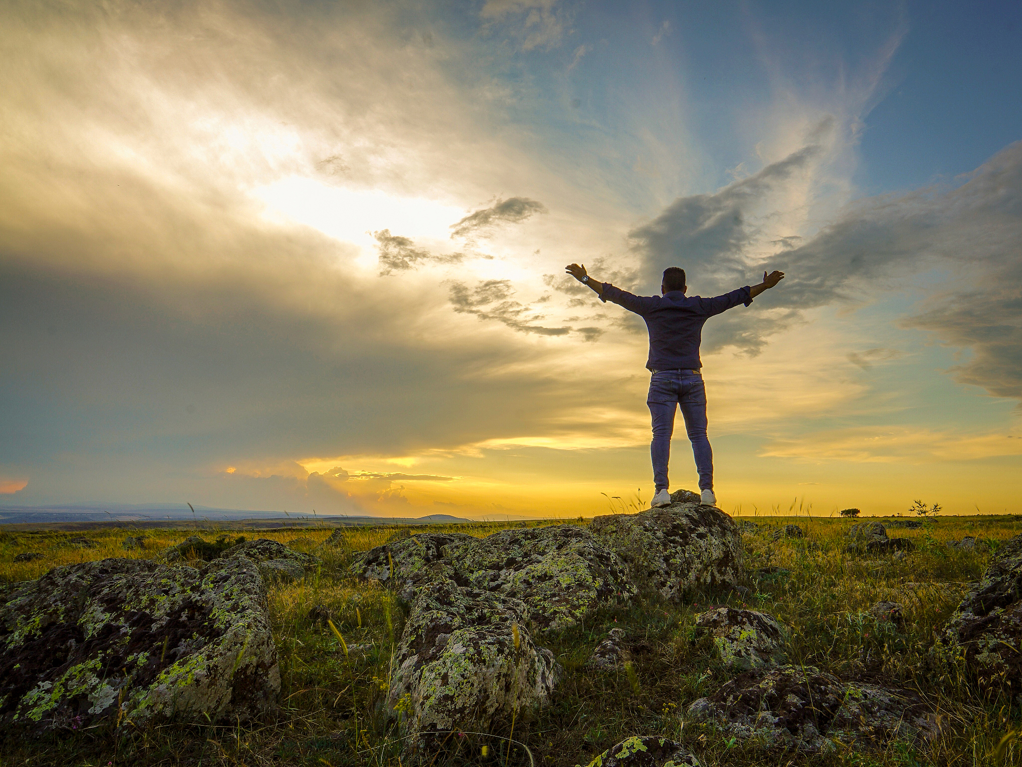 无论身处何地,无论遭遇何种困境,我始终坚信:内心勇敢,便是最强大的
