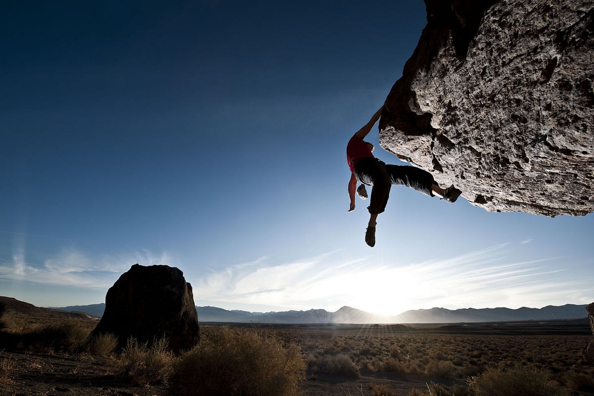 一种是能从困境中迅速崛起的勇者,他们用坚韧不屈,百折不挠来追逐梦想