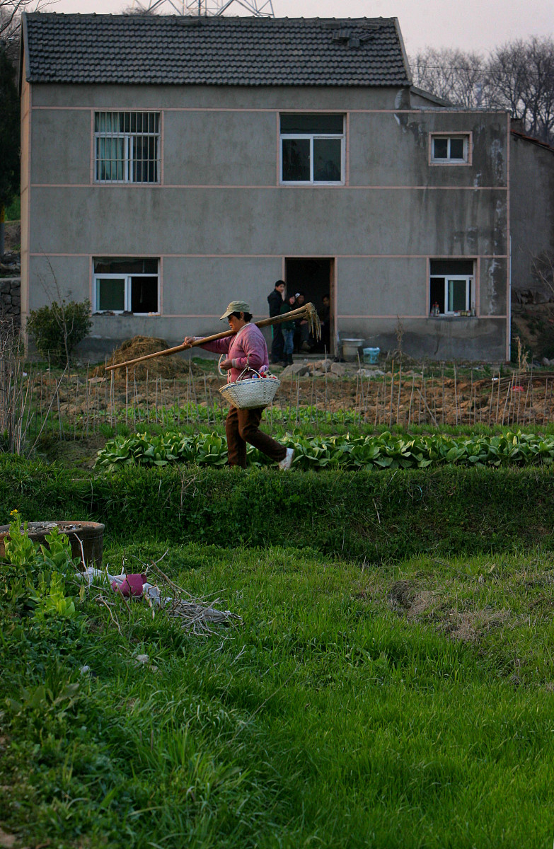 跨年创作挑战赛# 农村的生活已经变得很丰富了,有的人也已经开始阎吵