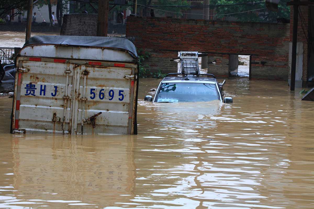 河南南阳的暴雨洪涝# 暴雨洪涝现场画面呈现;降雨给城市带来的睦栽