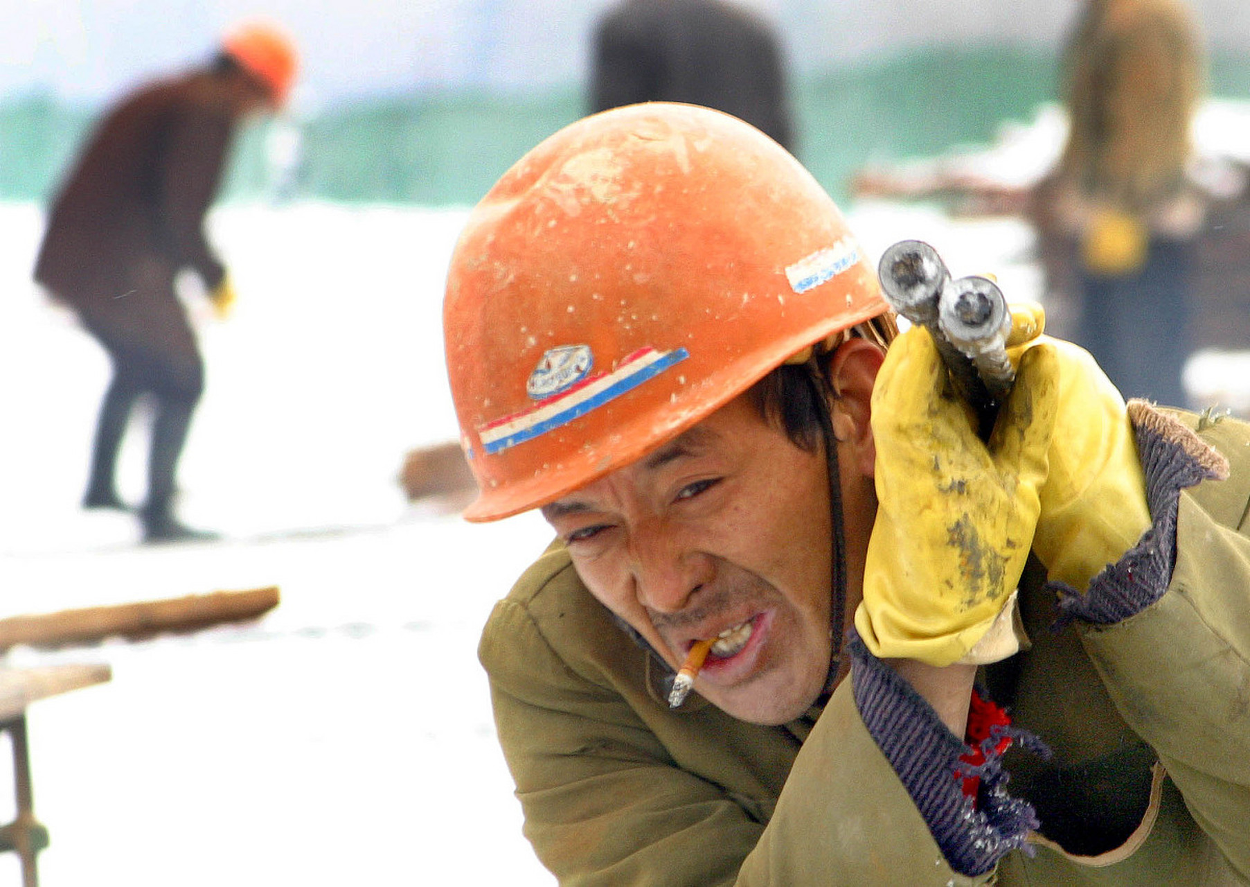 勤劳无止境,付出有回报. 打拼出未来,成功在招手.