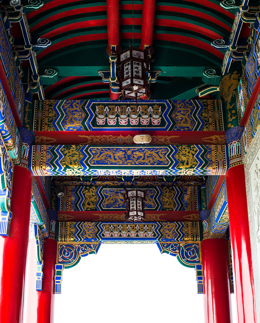 中华古建韵悠长, 雕梁画栋映斜阳. 飞檐翘角入云霄, 匠心独运传四方.