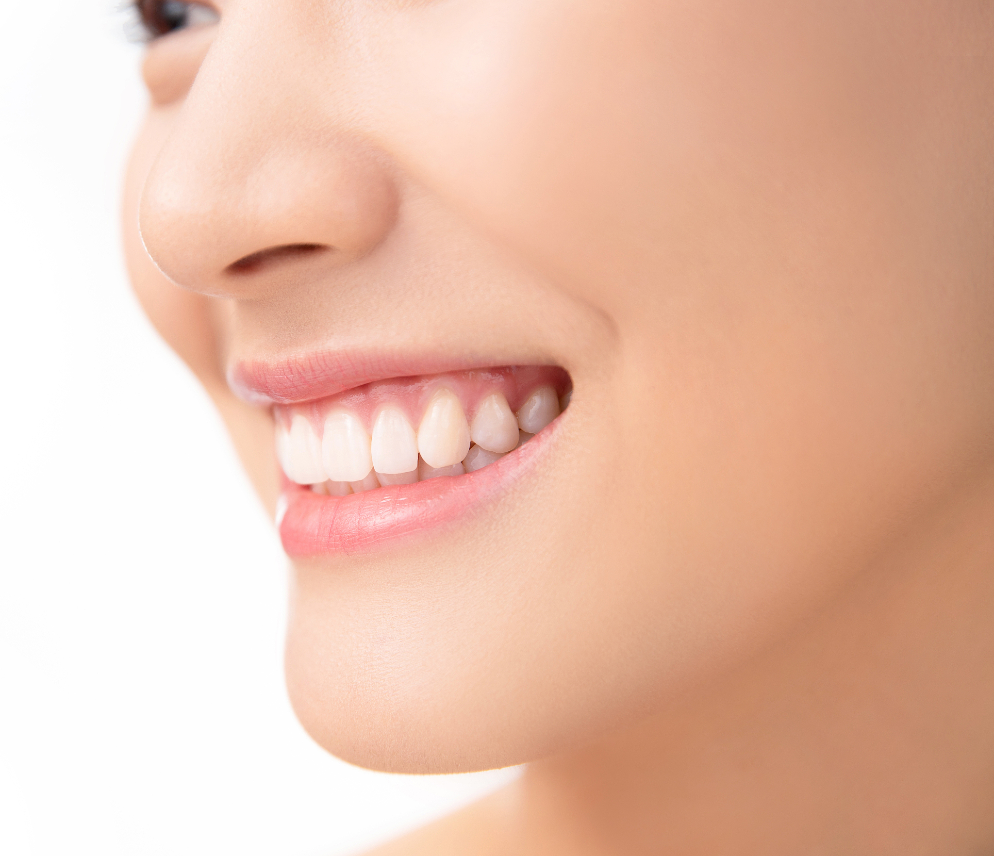 洁白,整齐的牙齿能够为面部增加不少魅力值,给人留下深刻的印象