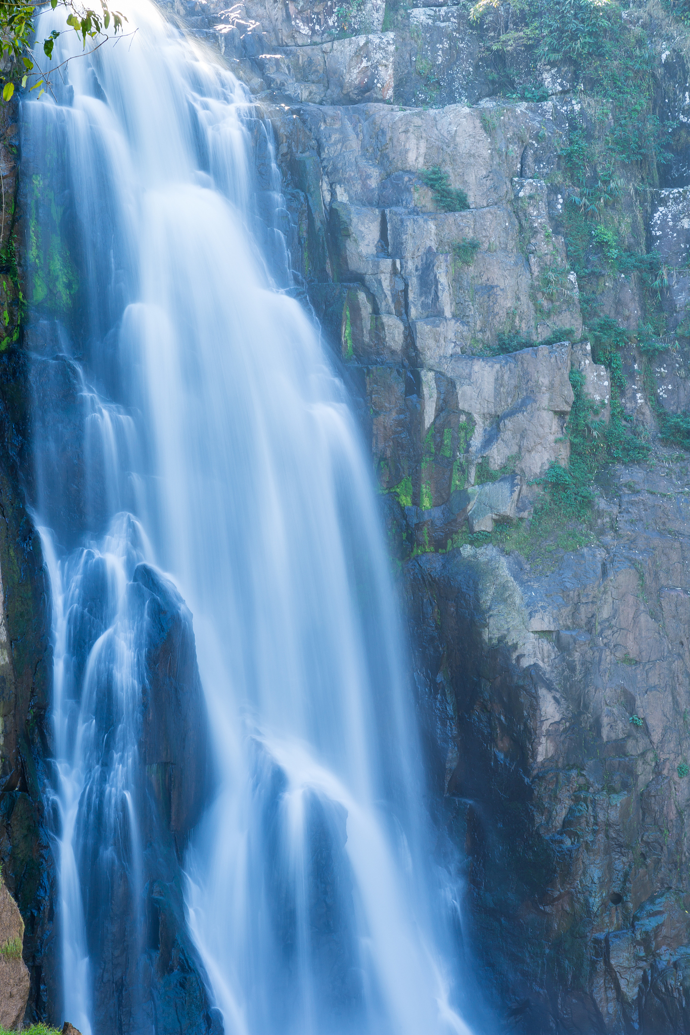 扶云上九宵 山高水长画如仙, 游人失神望半天
