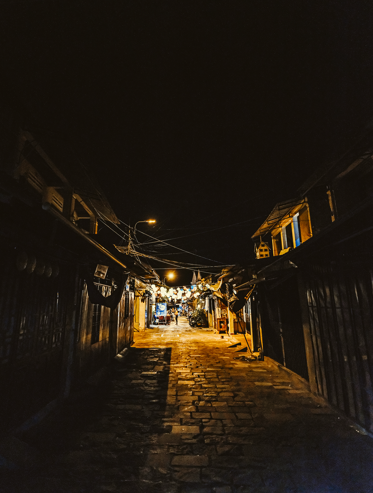 小巷夜景 灯光图片