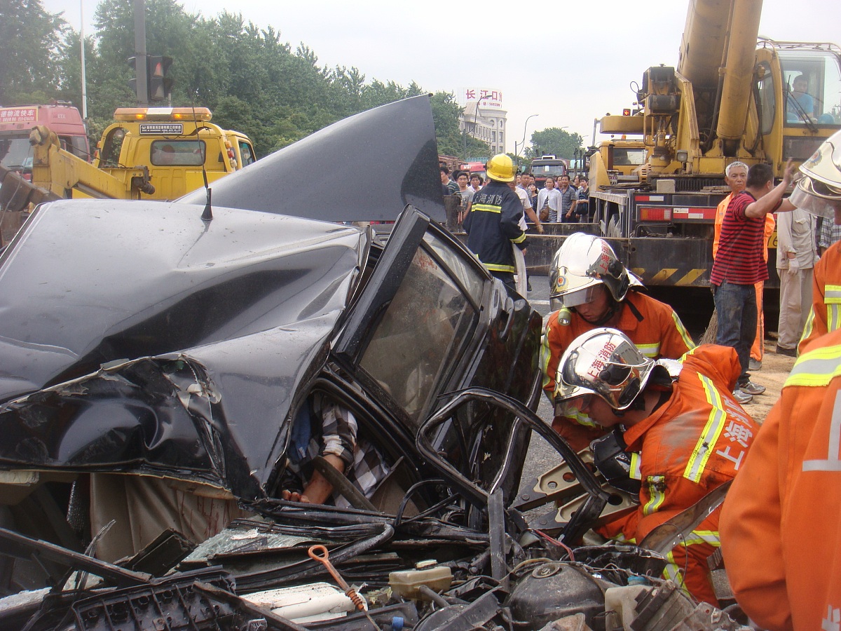 梅大高速茶阳路段发生塌方灾害,目前已导致48人死亡,30人受伤