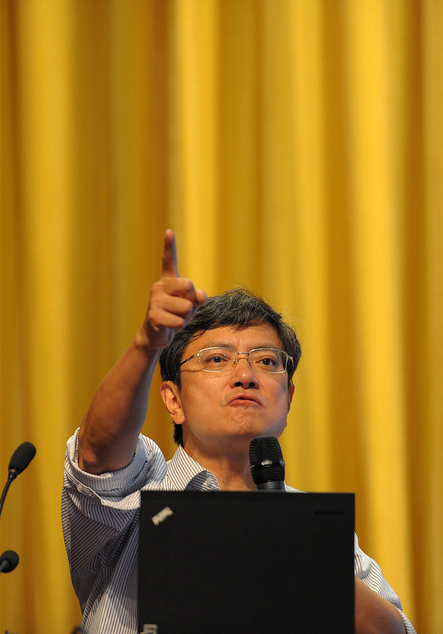 "网红教授"郑强再次发表惊人言论:"你以为考上北大清华是自豪,其实是