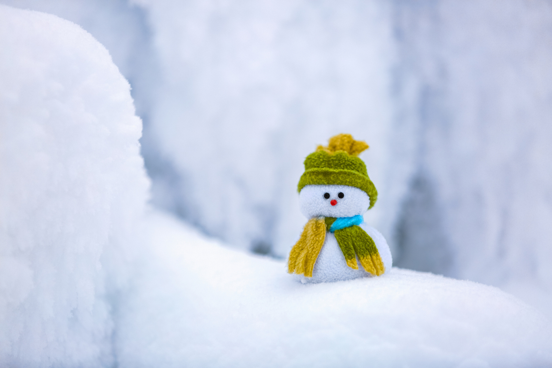 白头若是雪可替, 共饮长江水无痕. 不恋尘世浮华事, 只愿心安度余生.