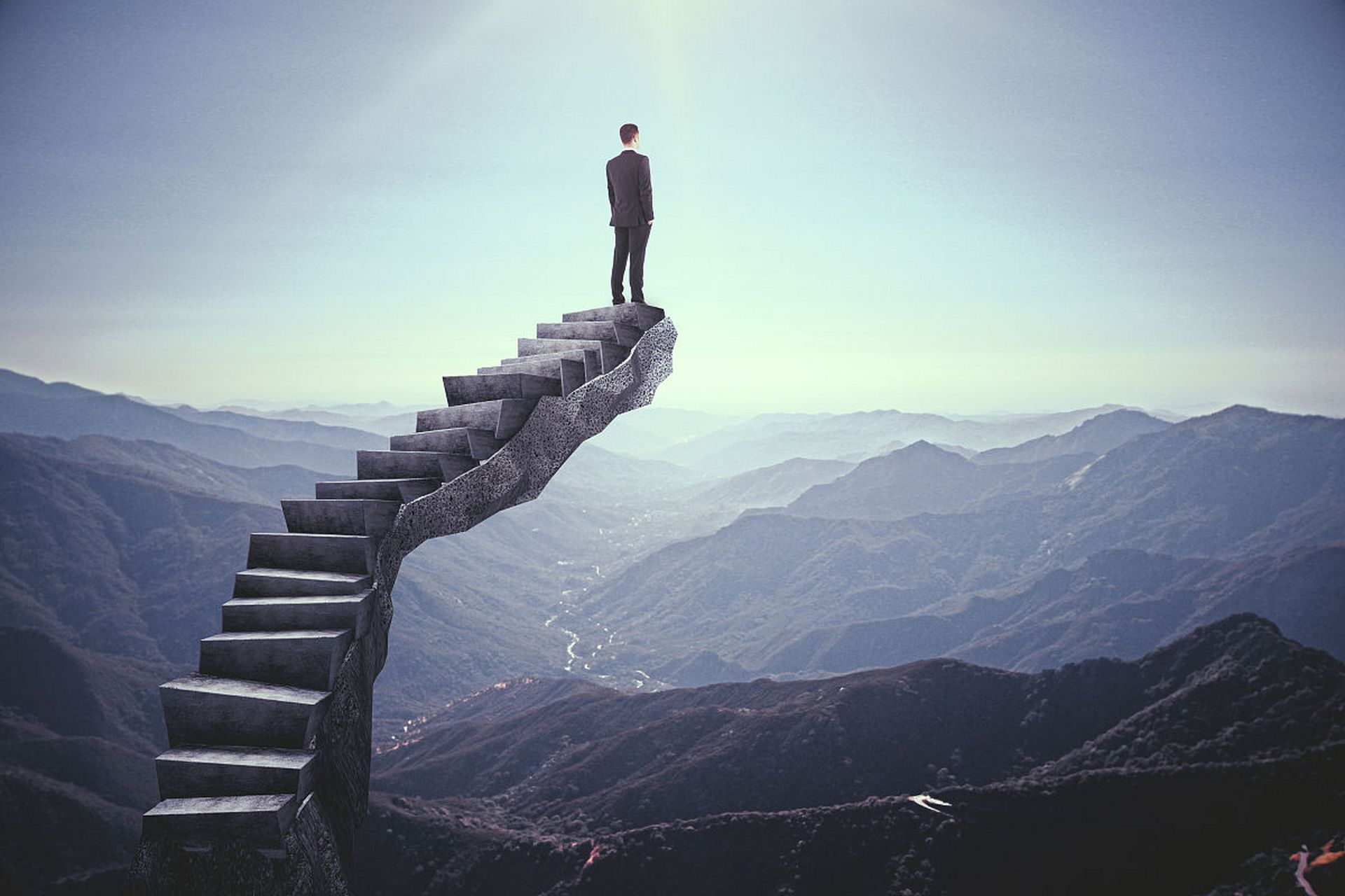 你站得越高,那么就会看得越远越有深度.