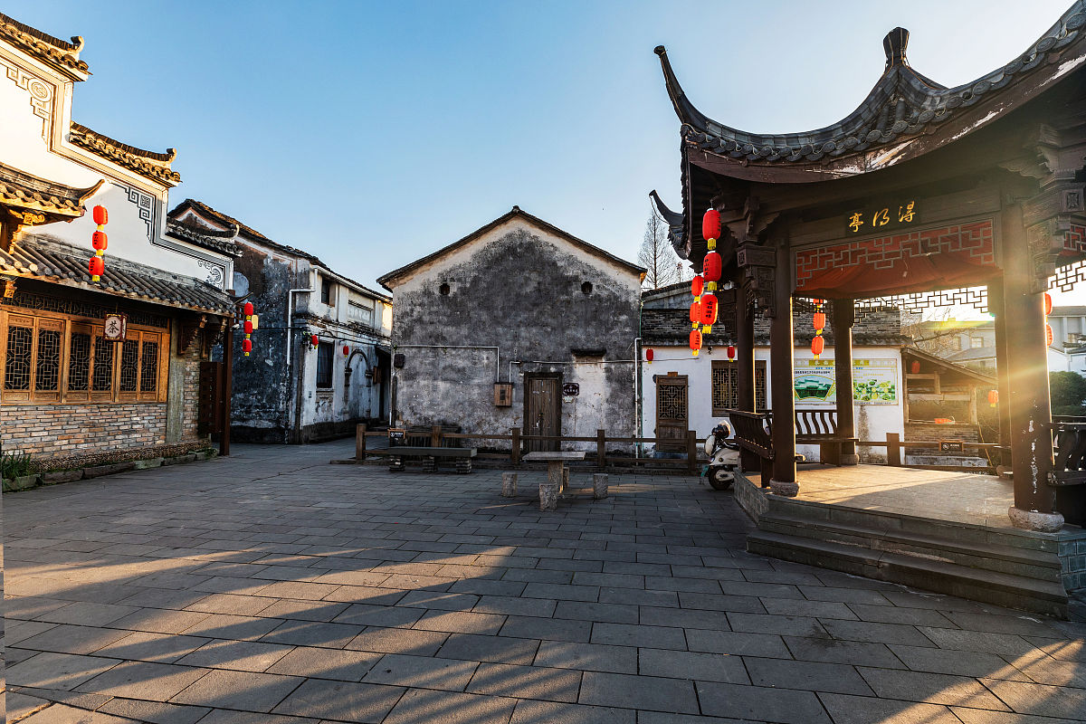 唐闸古镇位于江苏省南通市崇川区唐闸镇街道,是一个承载着丰富历史