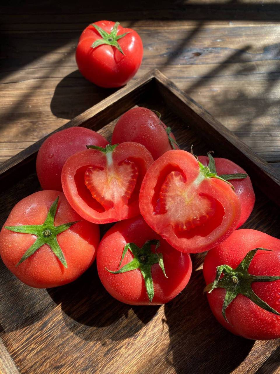 实际上,番茄中确实含有维生素 c,但含量并不高,甚至比不上大白菜和