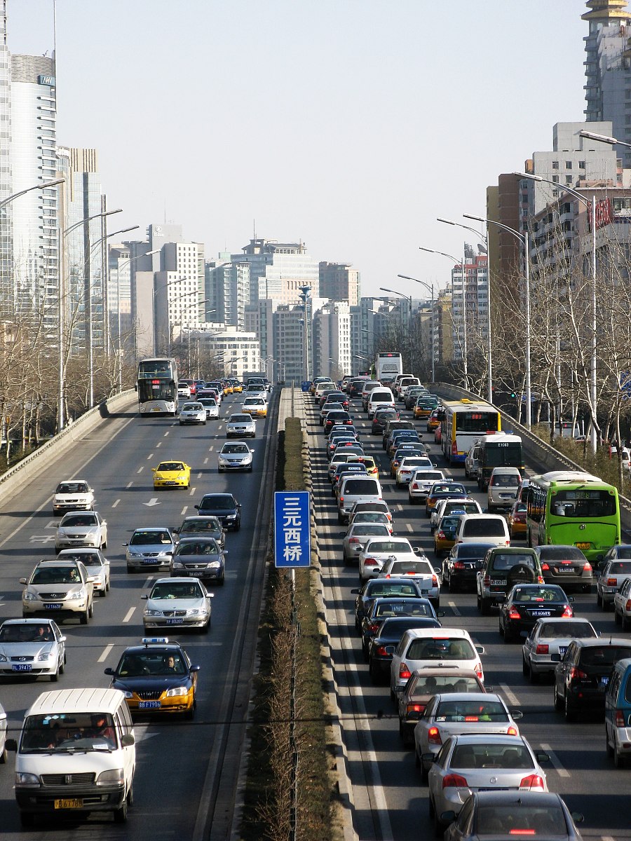 北京东三环,两个方向的车流!