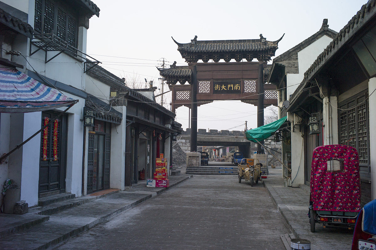 菊泉古街,也被称为菊泉故里或刘行古镇,位于上海市宝山区顾村镇