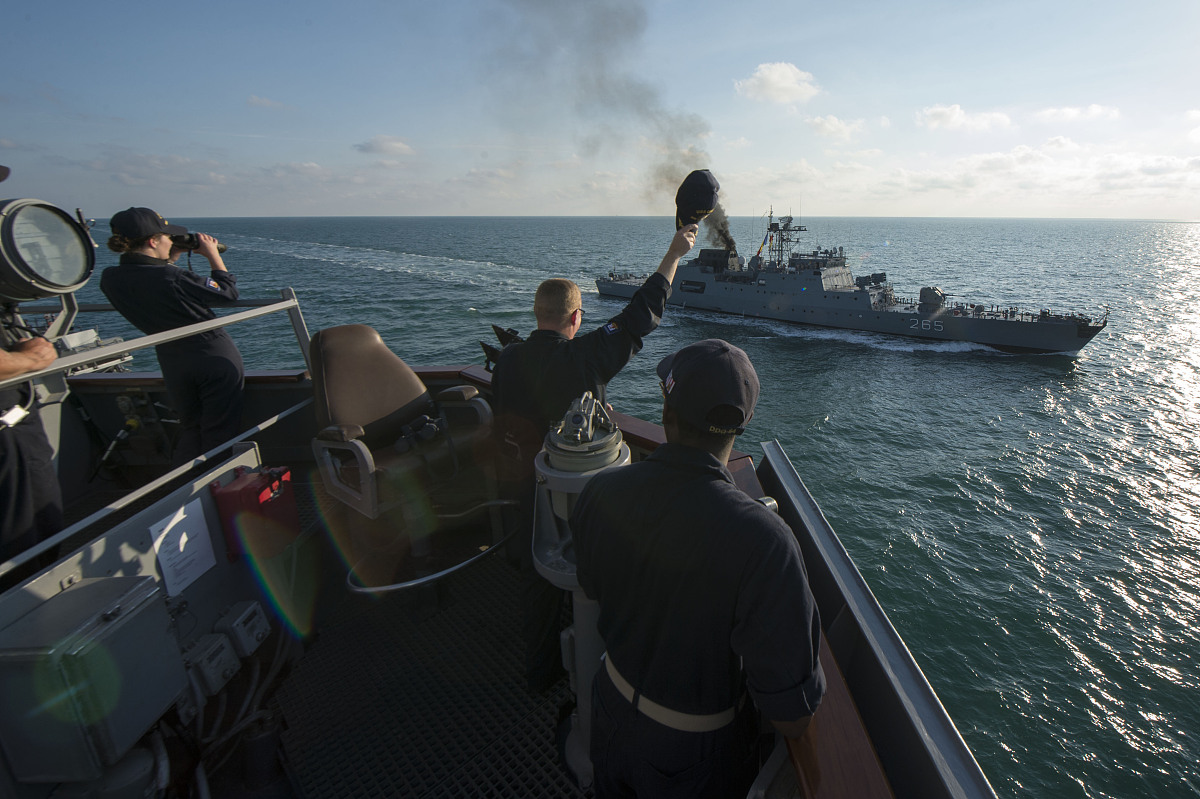 【哥伦比亚海军意外截获运毒潜艇:搜救任务变缉毒行动】  2月15日