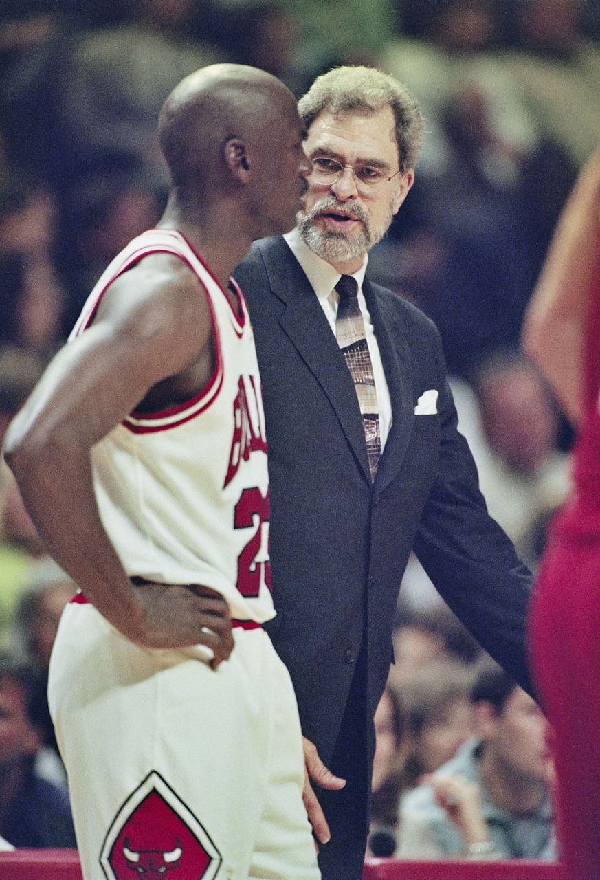 菲尔·杰克逊,被誉为nba历史上最伟大的教练之一,执教生涯共获得11个