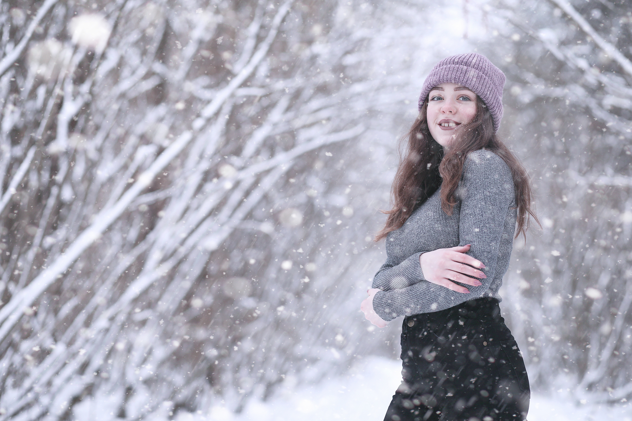 冬天下雪女孩唯美图片图片